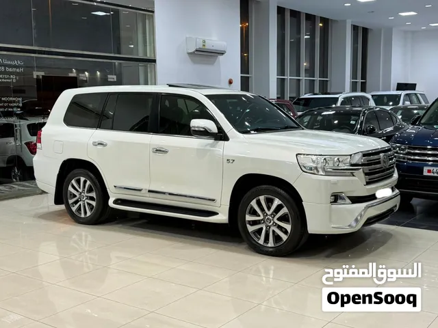 Toyota Land Cruiser VX-S 2016 (White)