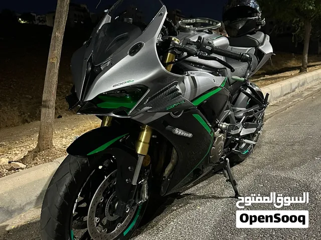 Qj600rr الدراجه بحال الشركه