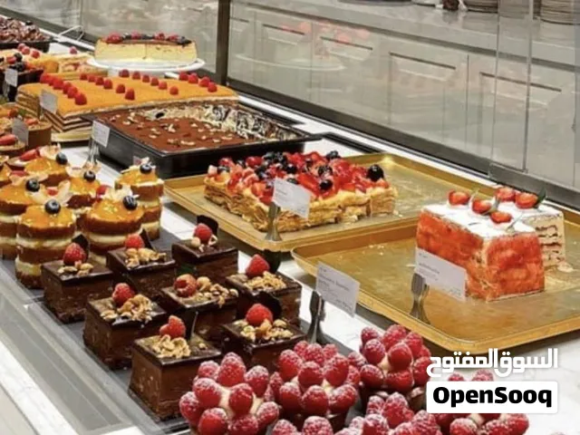 محل حلويات للبيع مقابل صويفية فيليج