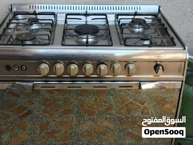 طباخ غاز مصري باب اول نظيف جدا، 5 عيون، شغال العيون مع الفرن السعر 250,000