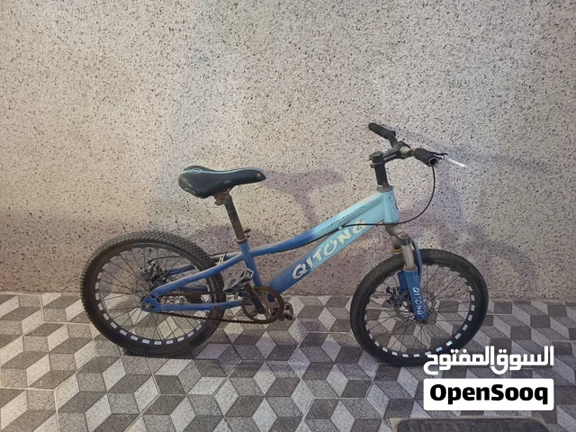 سيكل فري ستايل امورة طيبة جدا يحتاج له شي بسيط تبديل 2 تيوب ولا يوجد بريك أمامي فقط  الخلفي موجود