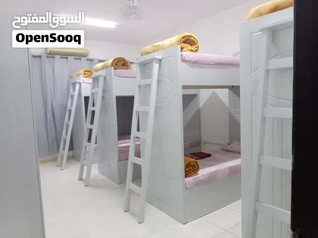 غرفه مفروشة ونظيفة بالخوض والحيل الجنوبيه سعر السرير 30ريال شامل كل شيئ