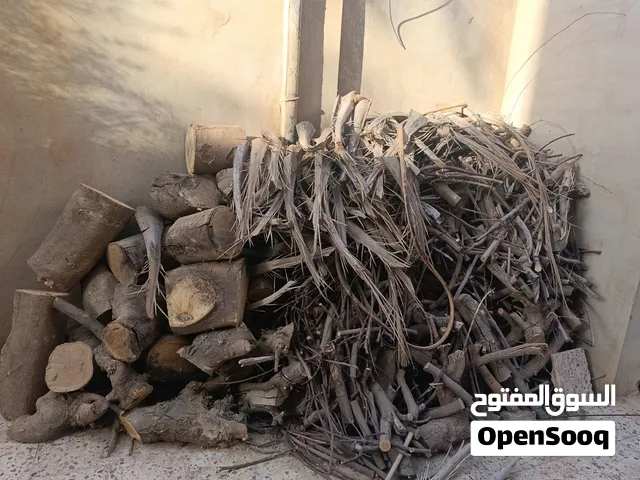 حطب للبيع في مدينة بنغازي