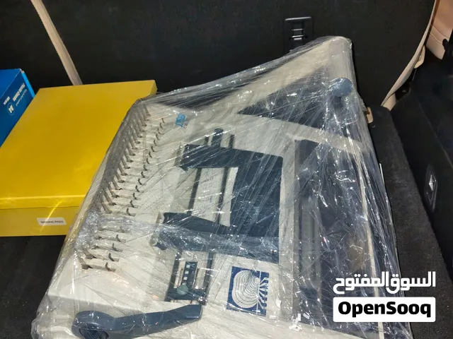 ماكينة تجليد وثقب الاوراق