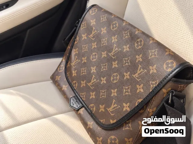 شنطة لويس فيتون استعمال شخصي، حالتها ممتازة 90٪، للبيع بسعر مخفّض.