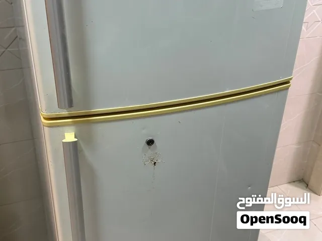 اثاث مطبخ شغال وبحالة جيدة