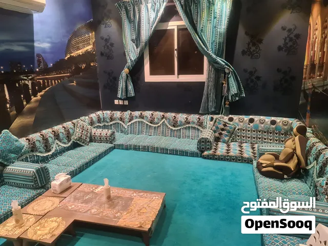 مجلس عربي مشبوك مساند الظهر مع المرتبة الأرضية