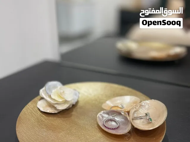 Decorative wooden plate for jewelry