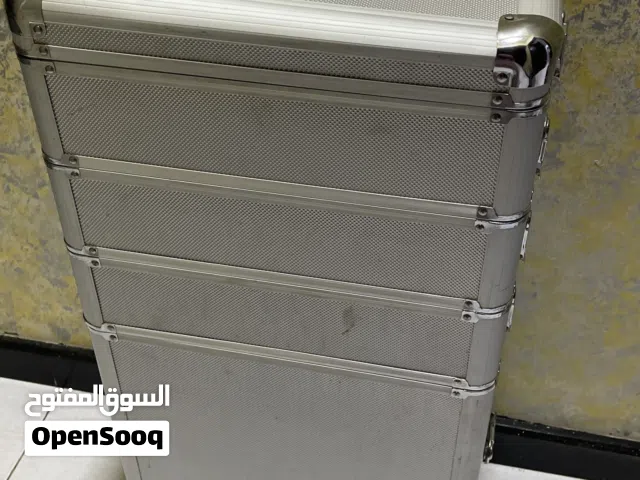 للبيع رف مكياج او ملتزمات