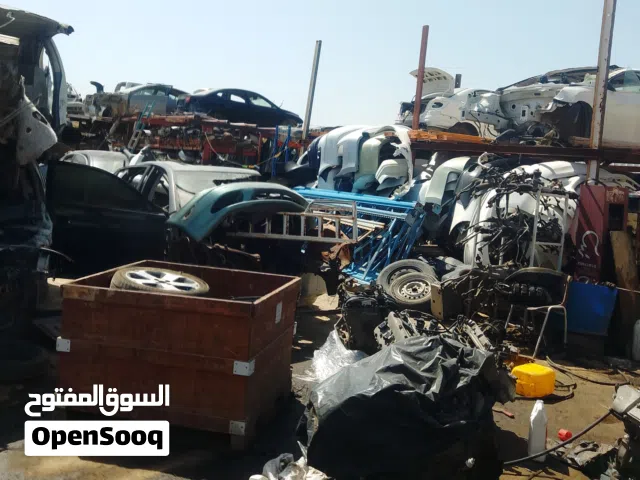 قطع غيار السيارات بانواعها مع توفير مكائن باصات تويوتا وبيكب..