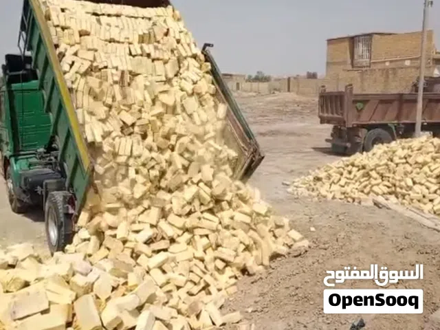 يتوفر كافة مواد البناء واسطوات وعمال لكفافة الاعمال(بناء لبخ تفليش سيراميك صبغ واجهات الخ) في البصرة