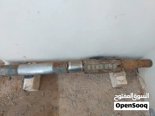 مضخة مياه قوتها 10 حصان كانت في بئر عمق 110 متر تشتغل على 380 V شغالة وامورها 10