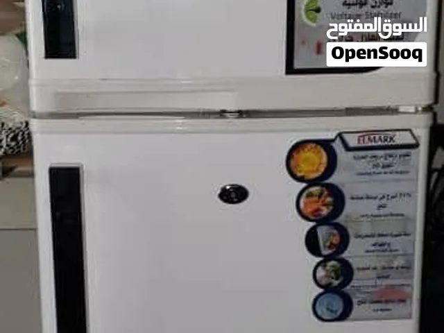 ثلاجه اشتريتها جديده تماما ثلج استخدمتها شهر فقط والان بسافر مافيها اي خلل ولا اي عيب
