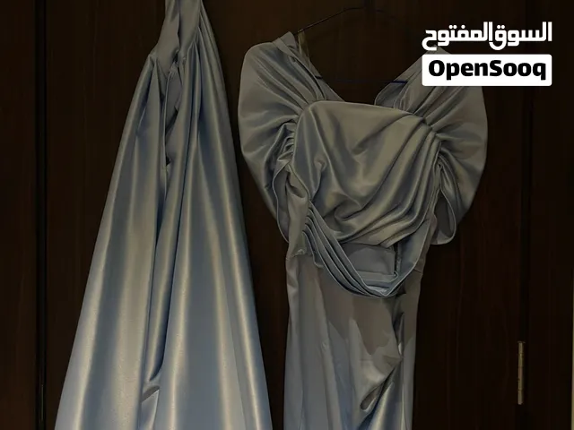 فستان ازرق فاتح للزفاف مع تنورة