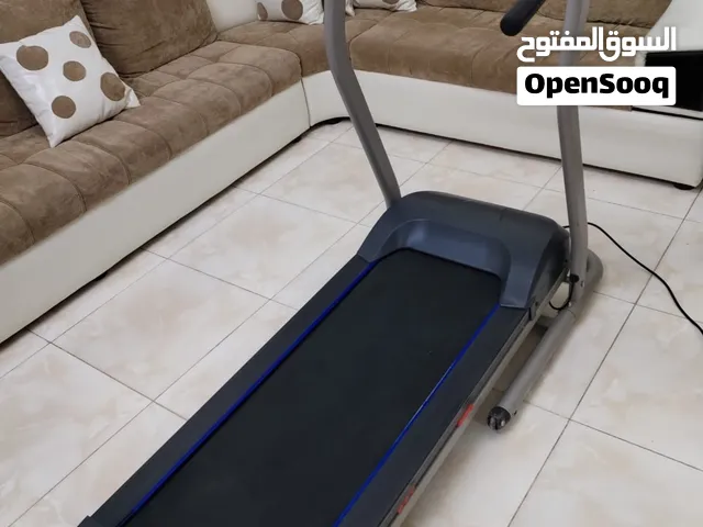جهاز سير رياضي شبه جديد يتحمل وزن 120 كيلو 2 حصان سرعة السير 12 كم امتصاص صدمات برامج متعددة