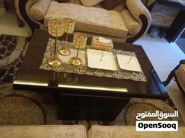 طاولة وسط بحالة الجديد