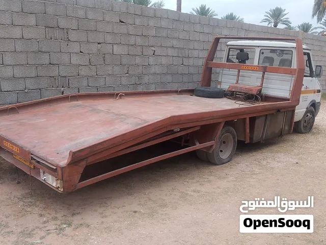 صندوق ساحبه سنة الصنع 2022