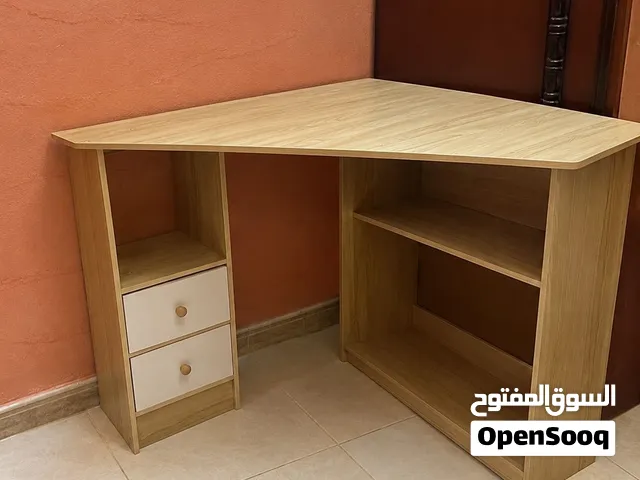 طاولة مكتب
