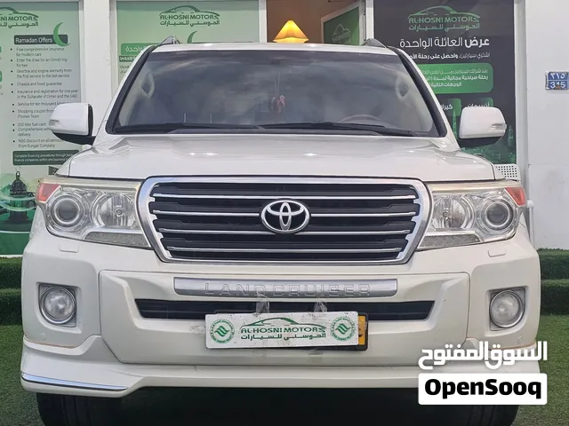 تويوتا لاند كروزر  موديل 2014 فئة GX.R خليجي بهوان السيارة بحالة الوكالة لاتفوت الفرصه وبادر........