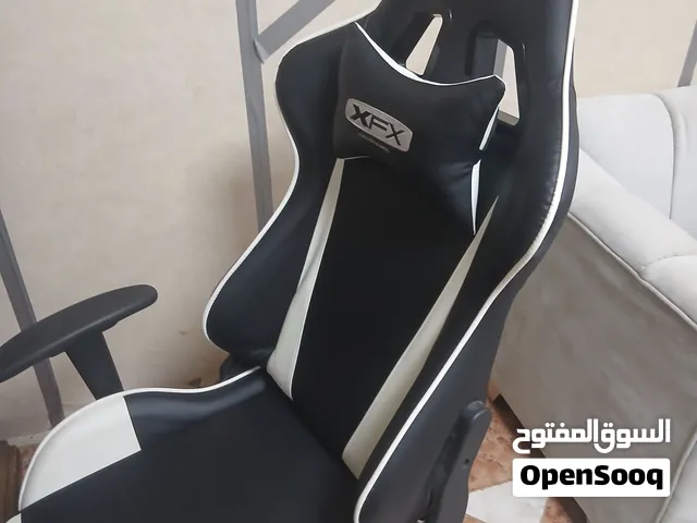 سماعه Razer BlackShark V2 X وكرسي قيمنق وكيبورد Redragon بحاله ممتازه