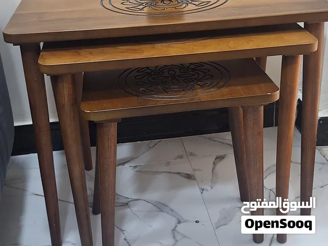 طبلات عدد القطع 4 نضيفات جدا استعمال قليل مع كونسول (ميز)  نضيف جدا