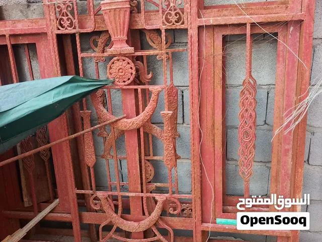 شبابيك حديد تفصال  عدد2 قياس متر ونص في متر ونص حديد اوكراني ثقيل. ما مستعملات