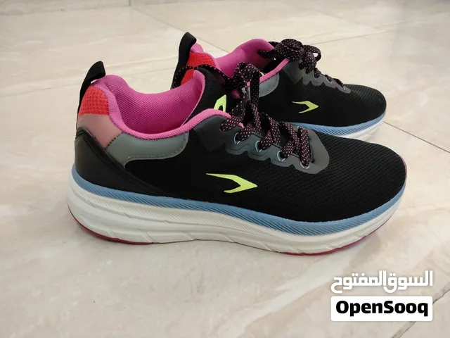 حذاء رياضي  من dash