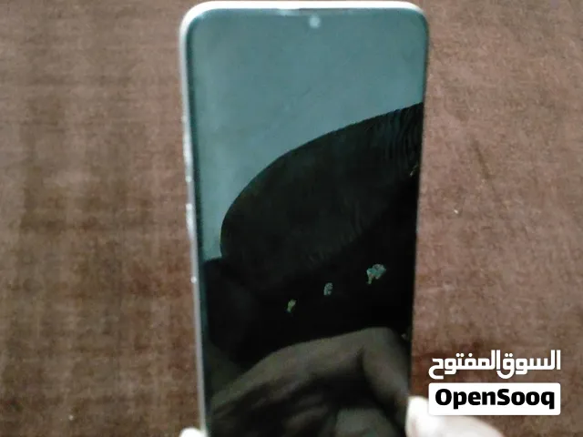 Oppo A5  2020 مغير شاشه بس وفي كسر في زرار التعليه لكن هو حالته ممتازه