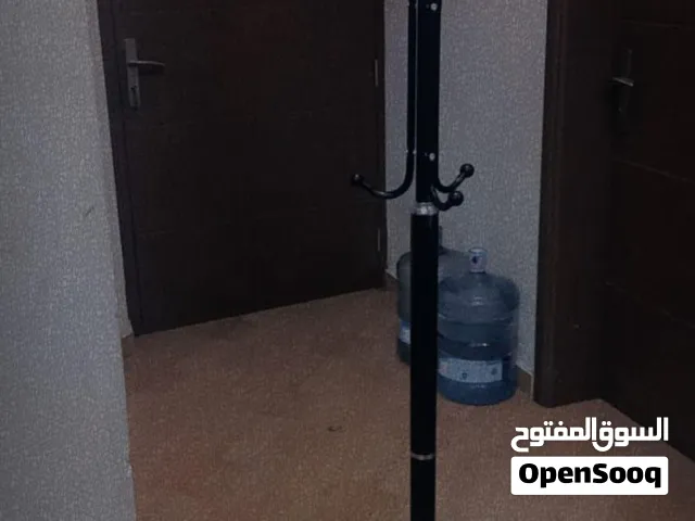 طاولة و علاقة