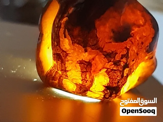 حجر كريم ثمين مصور