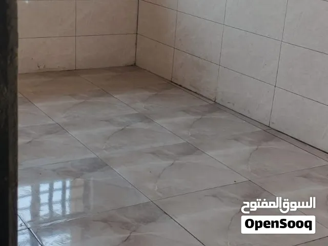 خلفة سيراميك ارضي متفرغ للعمل