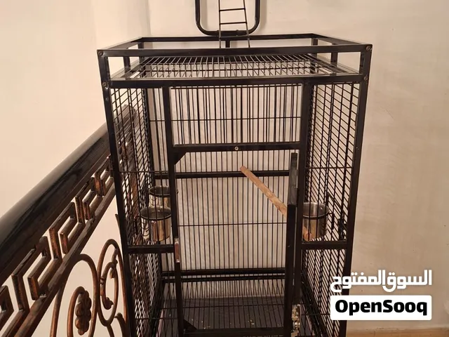 قفص كبير للطيور
