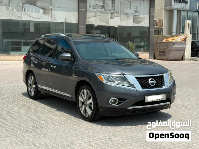 Nissan Pathfinder 2014 (Grey)