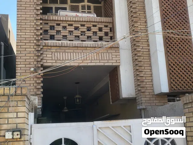 مجمع سكني تجاري قرب الشارع العام في الوزيريه