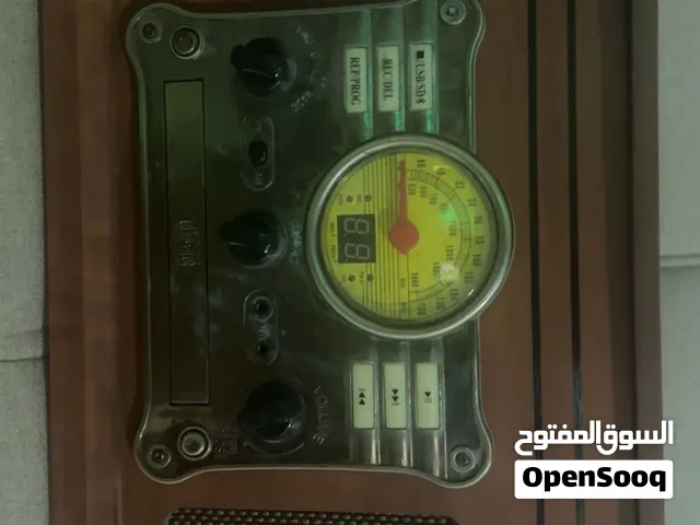 مشغل أسطوانات وDVD وكاسيت وراديوا تراثي