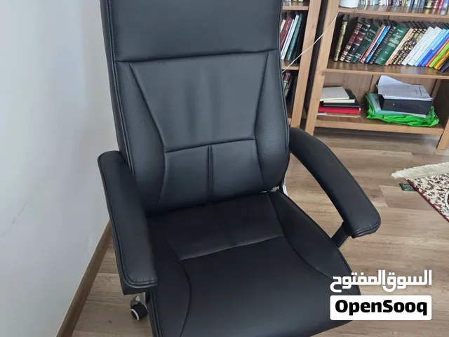 للبيع كرسي مكتب أسود مستعمل