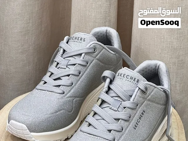 بوت نسائي Skechers فضي لامع -مقاس37