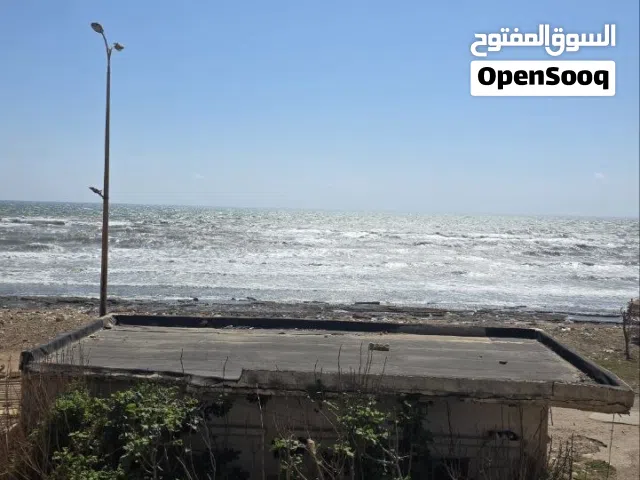 واجهة بحرية بانورامية أرض 913 م2 طابو أخضر على بحر الحميدية مباشرة – مرخصة 4 طوابق مع شقق ومحل