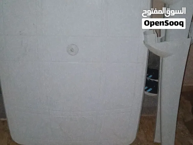 طاولة بلاستك فيها كسر بيسط الحجم الكبير أسعر ساوم مكان نهاية عرادة