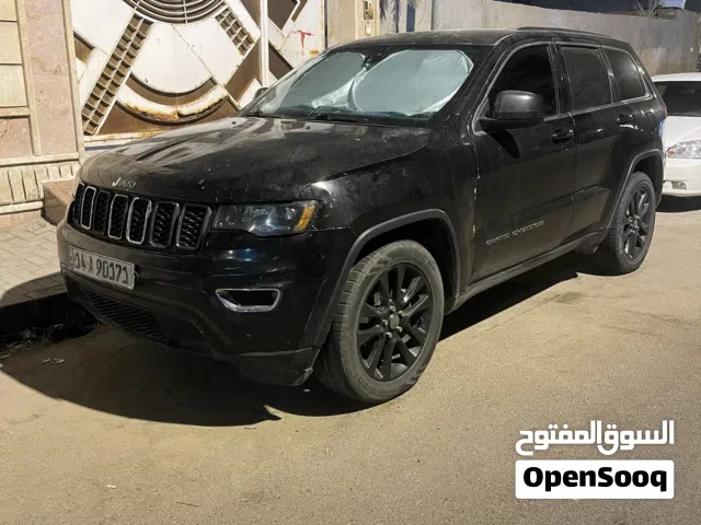 2017 جيب جراند شيروكى Laredo