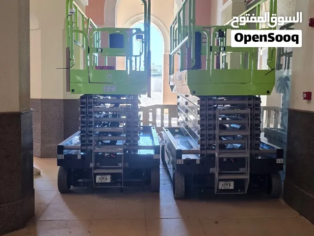 سيزر لفت ومان لفت ورافعات شوكيه وجي سي بي وبوم تراك تيليسكوبية وارتيكليتد متوفرة للايجار