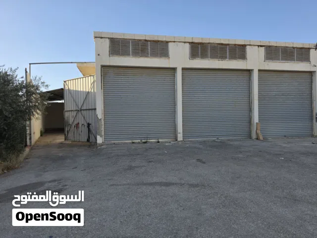 مجموعة مخازن تجارية وصناعية مميزة على الشارع الرئيسي -قرية عزموط