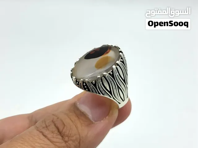 تصميم أنيق وفخم يلفت الأنظار. صياغة متقنة وخامات عالية الجودة. مناسبة للإهداء والاستخدام الشخصي.