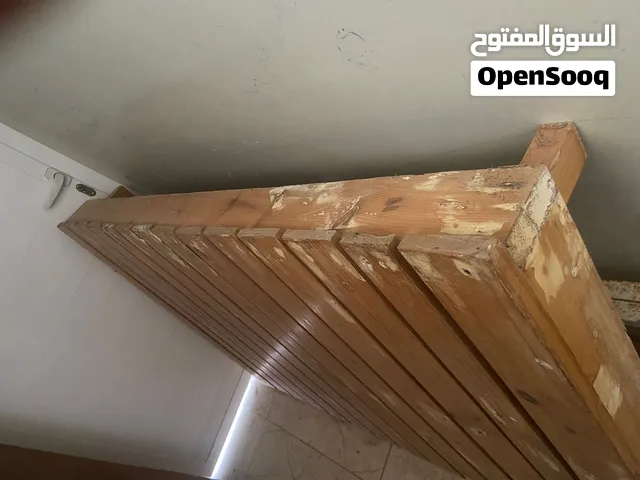 طاولة طعام خشبية مستعملة فقط مرة وحدة قوية صلبة مافيها اي مشاكل كبيرة حجم عائلي تصلح للجلسات