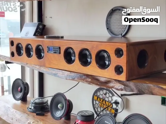 مكبر صوت خشبي قوي