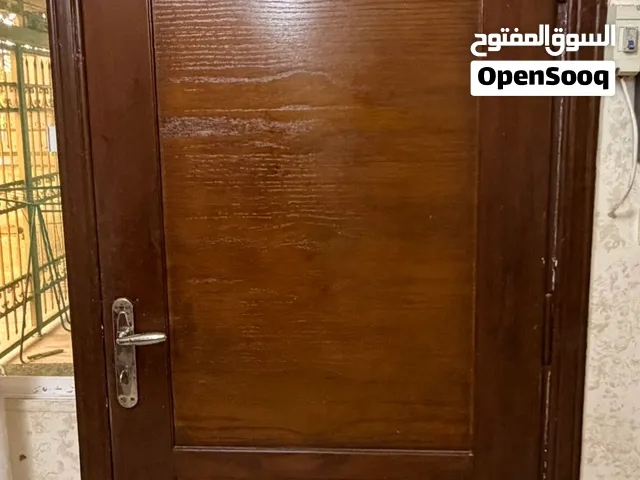 باب للبيع خشب اصلي الموقع عمان عرجان الجرن خدمه توصيل متوفرة او استلام