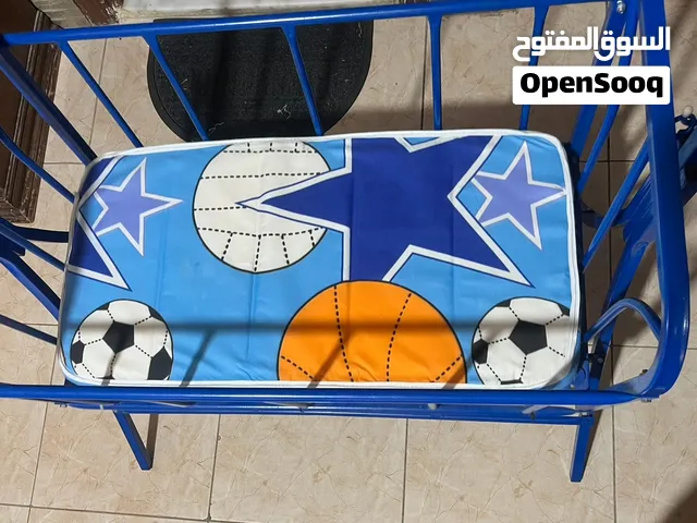تخت أطفال للبيع