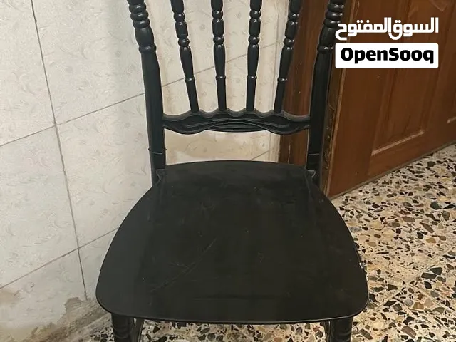 للبيع كراسي بلاستك عدد 3 الللون أسود