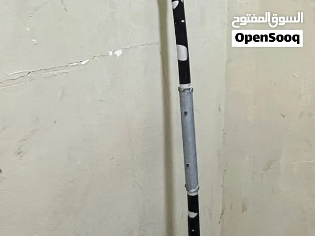 قارب كاياك مستعمل بحالة جيدة مع ميزات أساسية للبيع