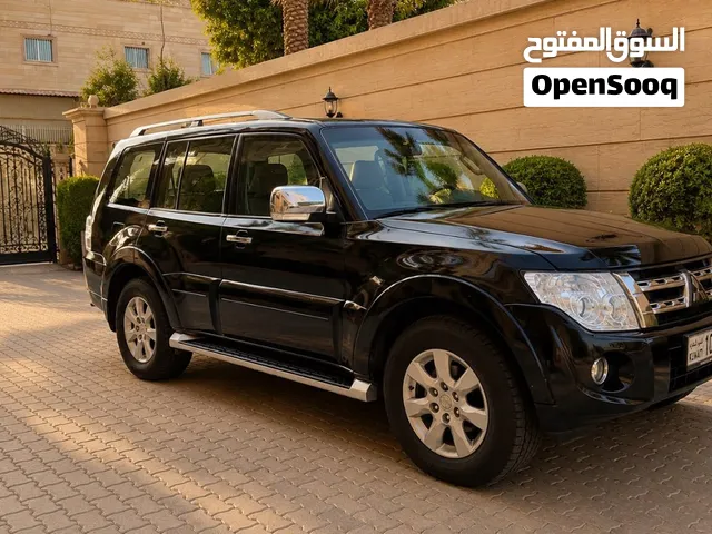 Mitsubishi Pajero for sale full option with sunroof